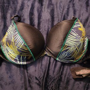 Victoria's Secret Very Sexy Push-Up 34D Palm